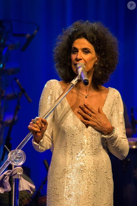 Simone cantou com Luan Santana 'Então É Natal' em programa no ano de 2013