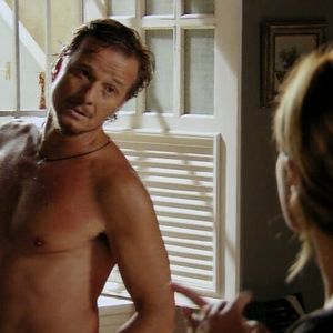 Max é o personagem mau-caráter, cafajeste, dissimulado e ambicioso de Marcello Novaes em 'Avenida Brasil'; ator ficava sem camisa em cenas da novela