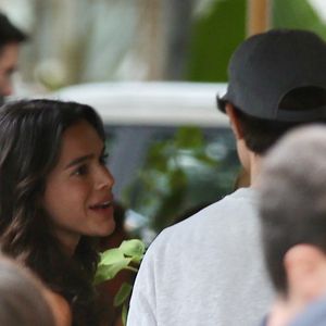 Bruna Marquezine marcou presença em um bar na Gávea, zona sul do Rio