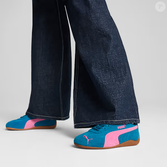 Inspirado na velocidade das pistas, o Speedcat OG leva referências do automobilismo para os looks do dia a dia com uma silhueta inspirada nos tênis de corrida e linhas elegantes e ousadas