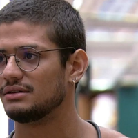 ‘Recebido com duas armas na cabeça': ex-'Chiquititas' investigado por tráfico? Entenda a confusão com o ator Gabriel Santana