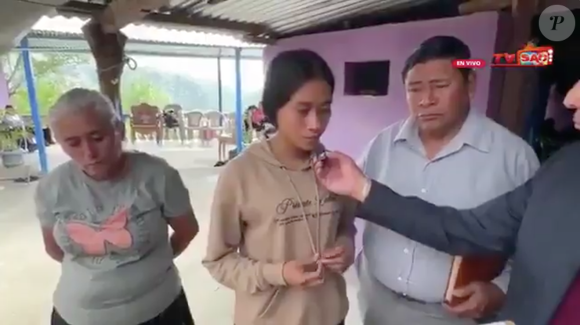 Em entrevista à TV local, a mãe contou que notou movimentos da adolescente no caixão: "Eu repetia que ela estava viva, não morta"