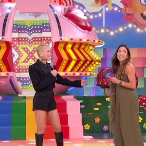 Xuxa foi a convidada de Patricia Abravanel no 'Programa Silvio Santos', do SBT.
