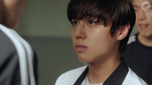 'Weak Hero Class' conta a história de Yeon Si-eun, um aluno exemplar que usa a inteligência para escapar de agressões