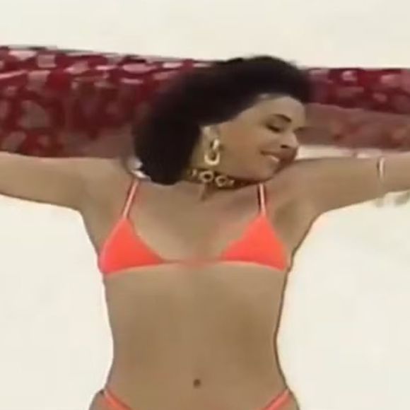 Betty Faria, a Tieta da novela em exibição no 'Vale a Pena Ver de Novo', mudou alguns hábitos para interpretar a protagonista na novela.