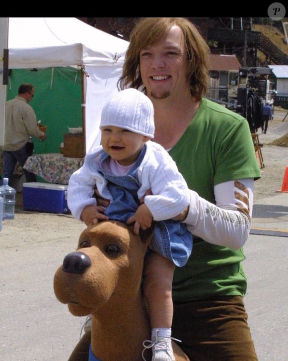 Entre sucessos, fracassos e recomeços, ator de 'Scooby-Doo' revela como a família virou o centro de sua vida