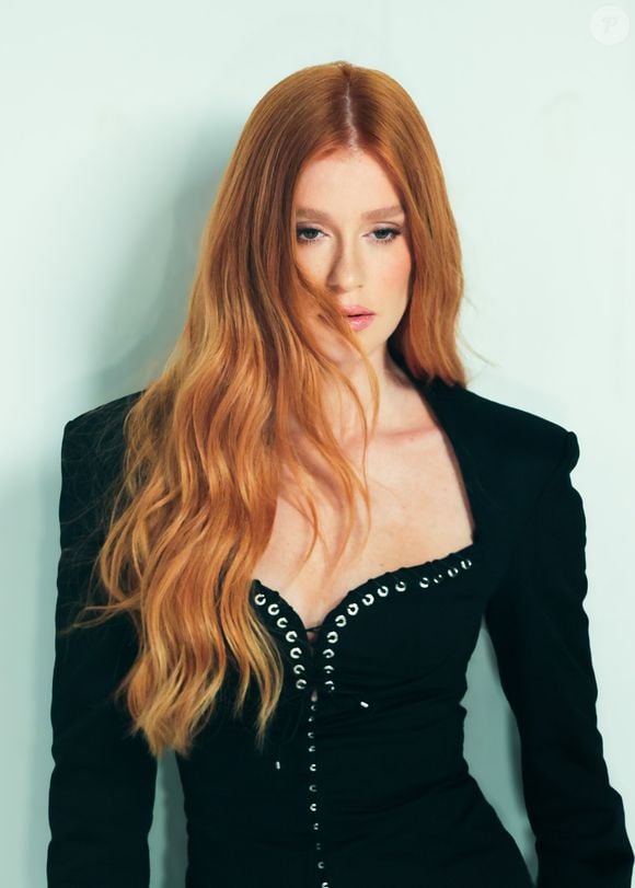 A experiência como loira, no entanto, foi importante para o seu processo pessoal. Marina afirma que o período a fez refletir sobre a liberdade de se reinventar.