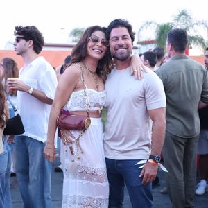 Juliana Paes foi com o marido, Carlos Eduardo Baptista, ao show de Ivete Sangalo