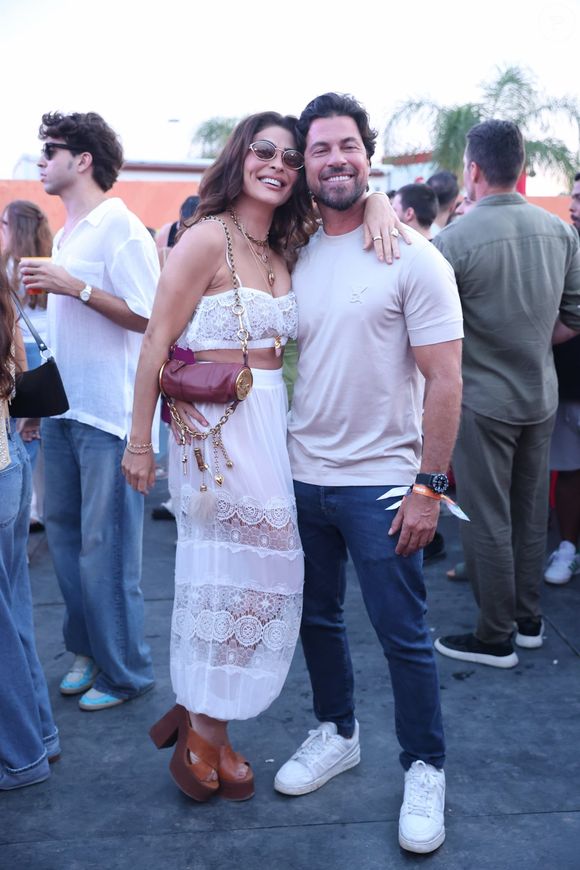 Juliana Paes foi com o marido, Carlos Eduardo Baptista, ao show de Ivete Sangalo
