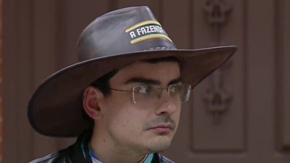 Dudu Camargo escapa da roça em 'A Fazenda 17'? Enquete UOL tem reviravolta inesperada e fãs do jornalista devem ligar o alerta