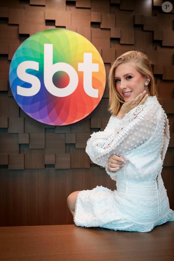 Cela Lopes é a nova contratada do SBT e pode substituir Virginia no 'Sabadou': 'Dizem que sábado anda com vaga aberta'