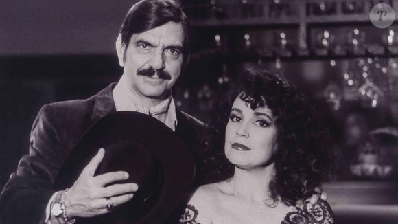 Roque Santeiro, com Lima Duarte e Regina Duarte, é uma das novelas de maior audiência da TV. A produção é referência no livro Um Século de Histórias: O Brasil e o Mundo pelos Olhos do Maior Jornal do País