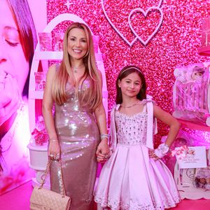 Deolane Bezerra e Valentina celebraram juntas em meio a uma decoração assinada e cheia de elementos instagramáveis