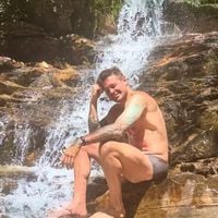 A Disney do Dado Dolabella! Ex de Wanessa Camargo e nova namorada posam juntos em local marcante para o ator em viagem por Goiás