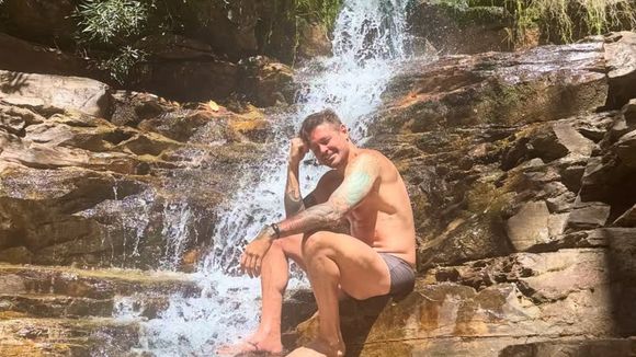 A Disney do Dado Dolabella! Ex de Wanessa Camargo e nova namorada posam juntos em local marcante para o ator em viagem por Goiás