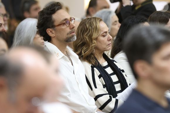 Cissa Guimarães chora em missa de sétimo dia de Preta Gil