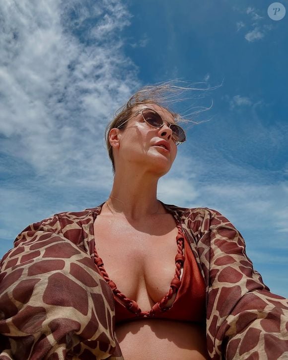 Juliana Silveira conta que decidiu conversar com ele, que, a princípio, se mostrou compreensivo. Depois, este diretor passou a fazer represálias no ambiente de trabalho, segundo a atriz