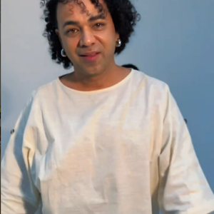 Peça criada pela designer Theodora Alexandre, da marca Thear, aposta em manualidade e inspiração no Cerrado para compor o figurino da novela