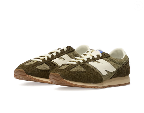 Tênis 471 está á venda por R$ 1.319 no e-commerce de luxo Farfetch