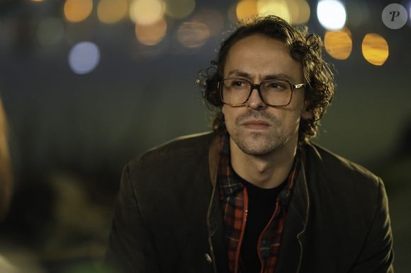 Atilla mantém a Karsu mentira de ter ficado ferido ao ser atacado por cachorro na novela 'Coração de Mãe', resumo do capítulo de 5 de março de 2026, quinta-feira