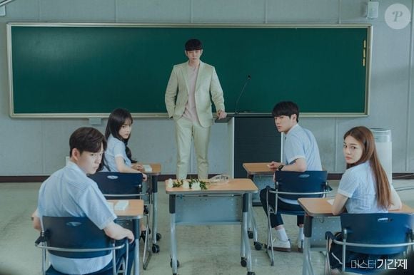 'Class of Lies': um advogado de sucesso se disfarça de professor temporário em uma escola de elite, onde descobre casos graves de bullying