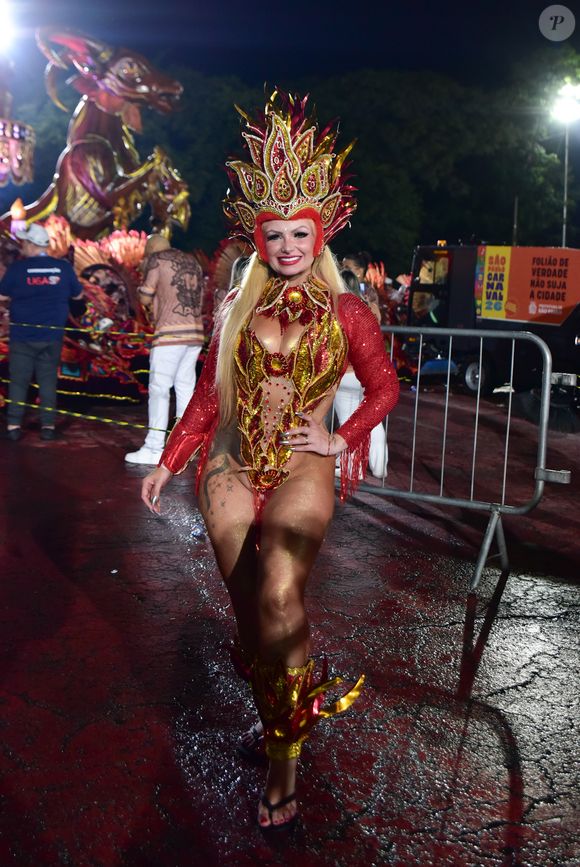 Carnaval 2026: Mulher Pera foi impedida de desfilar após chegar atrasada; ela alegou problemas com a fantasia