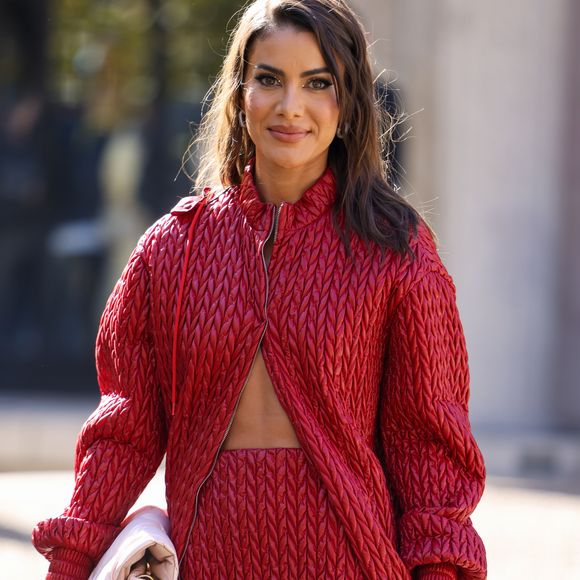 Camila Coelho é fashionista e famosa por seus looks e maquiagens e é uma das famosas que traduzem com elegância e naturalidade o verdadeiro estilo casual chic