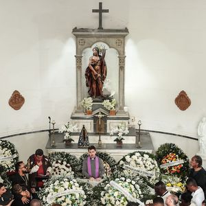 A despedida de Anita Nobre reuniu familiares, amigos e nomes ligados ao samba e ao Carnaval no Cemitério São João Batista, no Rio de Janeiro