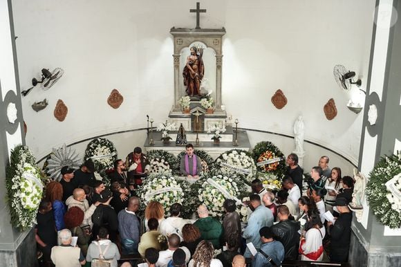 A despedida de Anita Nobre reuniu familiares, amigos e nomes ligados ao samba e ao Carnaval no Cemitério São João Batista, no Rio de Janeiro