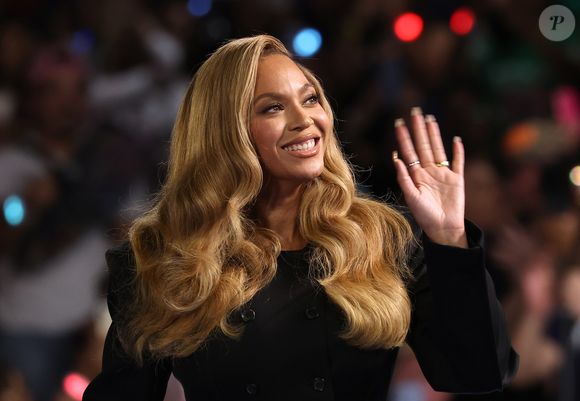 Beyoncé chega ao evento cercada de rumores sobre nova fase musical, após o sucesso dos álbuns ‘Renaissance’ e ‘Cowboy Carter’
