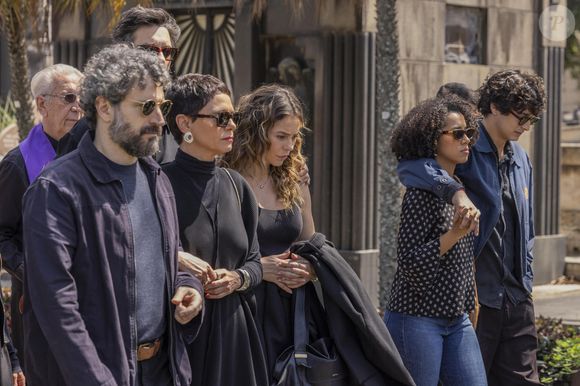 Enterro de Odete Roitman reúne familiares e levanta suspeitas sobre crime no capítulo de quarta, 8 de outubro