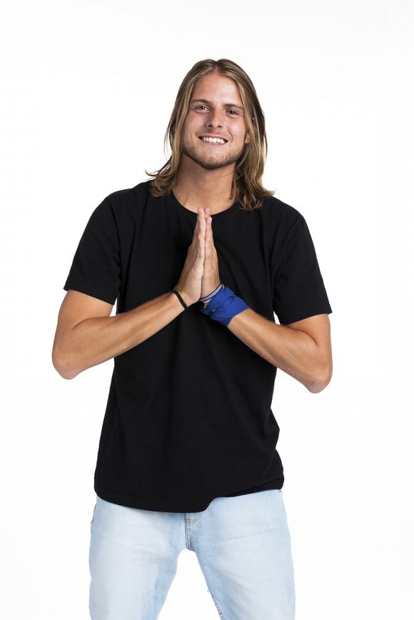 Participante do "BBB 20", Daniel Lenhardt dividiu opiniões após compartilhar um vídeo celebrando seu batismo na igreja evangélica