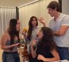 Bruna Marquezine e João Guilherme gravaram uma trend com amigos
