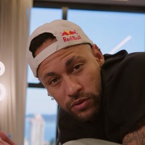 Fora da Seleção, Neymar faz desabafo sobre pressão no futebol, reage à onda de críticas e defende suas folgas: 'É muito massacrante'