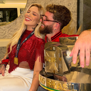 Veio aí! Léo Pereira e Karoline Lima anunciam noivado após dois términos e meses de rumores; web vai ao delírio: 'Felicidades'