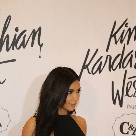 Kim Kardashian confessou que, na visita anterior, chorou ao observar o corpo das brasileiras