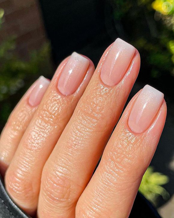 As unhas minimalistas são opções elegantes e cheias de charme