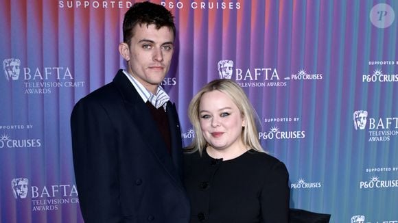 Atriz de 'Bridgerton', Nicola Coughlan estreia no tapete vermelho com o namorado Jake Dunn, 13 anos mais novo