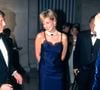 Roupa na azul-marinho, uma escolha para a princesa Diana em evento, é a mais apropriada para passar controle, competência e serenidade