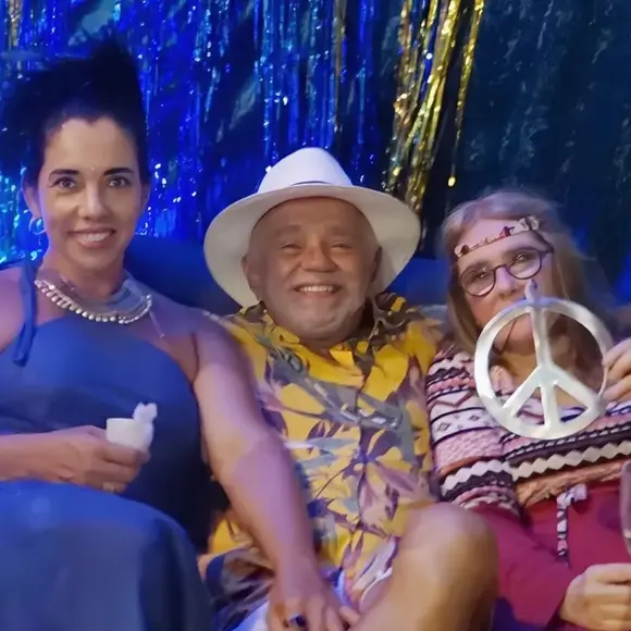 Do Vaticano ao Carnaval: Ilze Scamparini troca os telhados de Roma pelo ritmo da folia no Brasil.