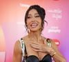 Na noite desta terça-feira (19), a apresentadora apareceu em um shopping famoso do Rio de Janeiro, a bordo de um look Dolce & Gabanna para divulgar o "Minha Mãe com o seu Pai", que estreia na Globoplay no dia 30 de abril.