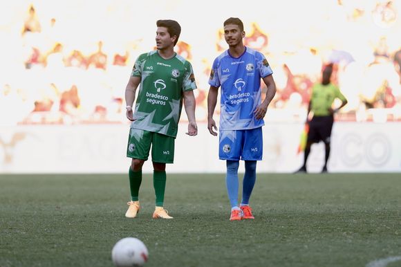 Neste sábado (27), Diogo Nogueira marcou presença no Jogo dos Artistas, que recebeu diversos famosos