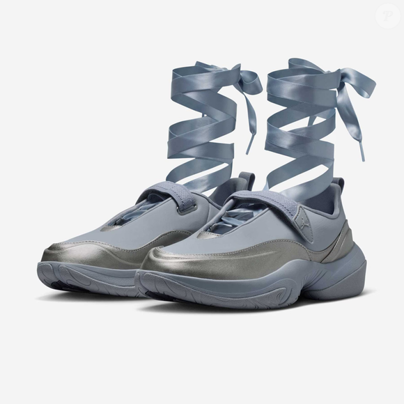 Referência ao balé transforma o Jordan Pointe em peça-chave para looks com vestidos, saias midi e até jorts