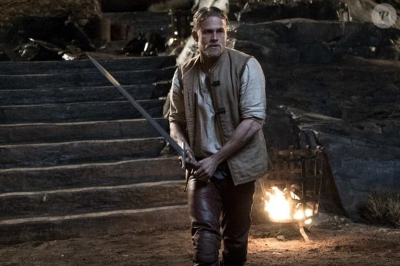 'Rei Arthur: A Lenda da Espada' teve um prejuízo absurdo de 150 milhões de dólares, o que acabou fazendo os planos de continuação serem cancelados