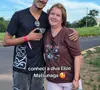 Elize Matsunaga, em foto com fã após sair da cadeia, engatou namoro com Tiago Cheregatte Neves ainda em 2020, ano da prisão do estudante