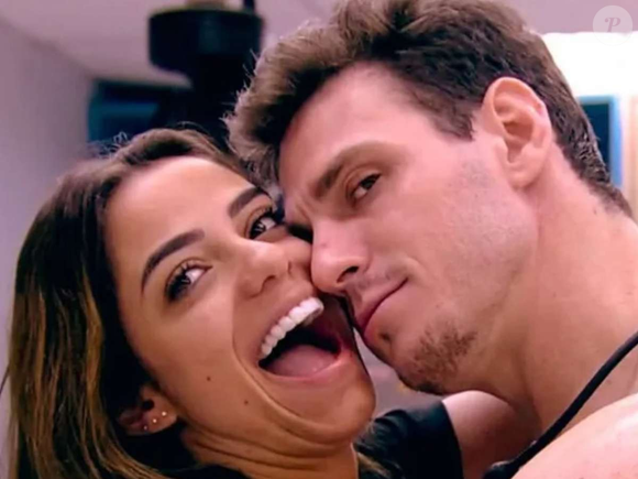 Mais recentemente, o BBB 23 trouxe o impacto da eliminação de Gustavo Benedeti, que deixou Key Alves visivelmente abalada dentro da casa. A saída do brother mostrou como o Paredão continua sendo capaz de redefinir trajetórias pessoais e emocionais em questão de minutos