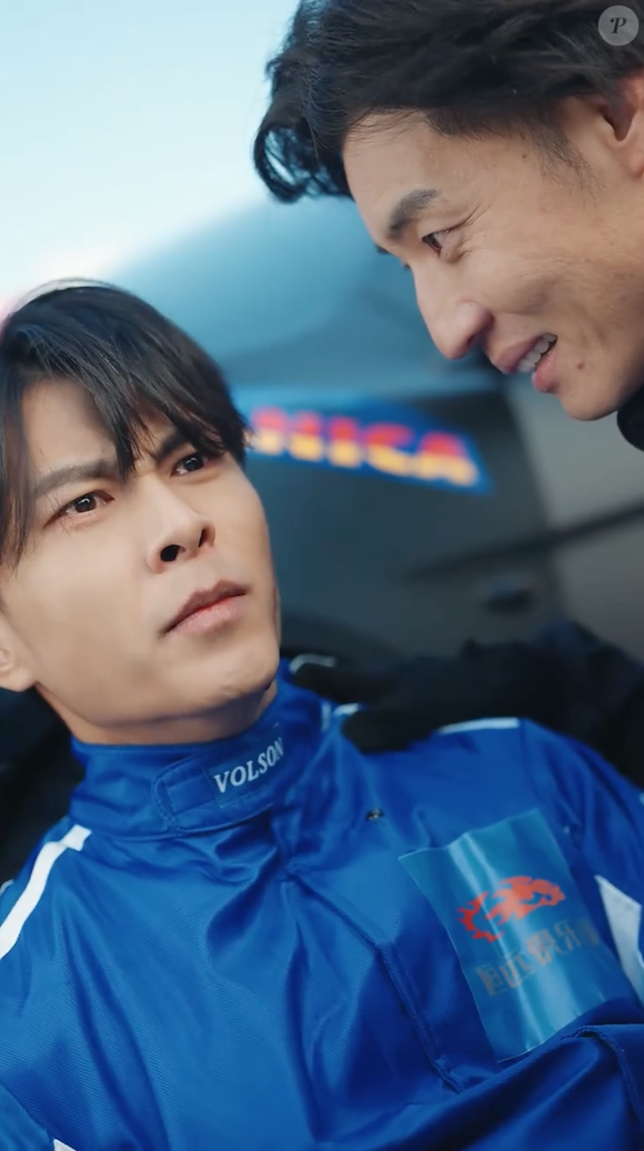 'Velocidade Furiosa' conta a história de An Wen Yi (Alex), tricampeão mundial do automobilismo que é traído pelo irmão