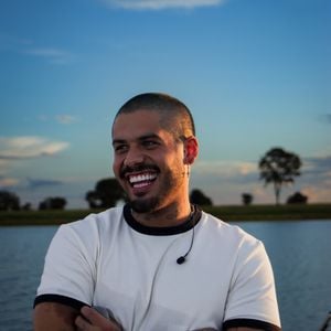 "O homem, às vezes, tem preconceito com terapia e preconceito de ir a um psiquiatra. Eu falo: eu vou a um psiquiatra. A terapia é maravilhosa", garantiu Zé Felipe, que hoje já não toma remédios mais