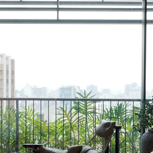 Isabeli Fontana e Di Ferrero deixaram a mansão suspensa de 500 m² onde viveram por 12 anos para começar uma nova fase em um apartamento de luxo de 140 m² na região central de São Paulo