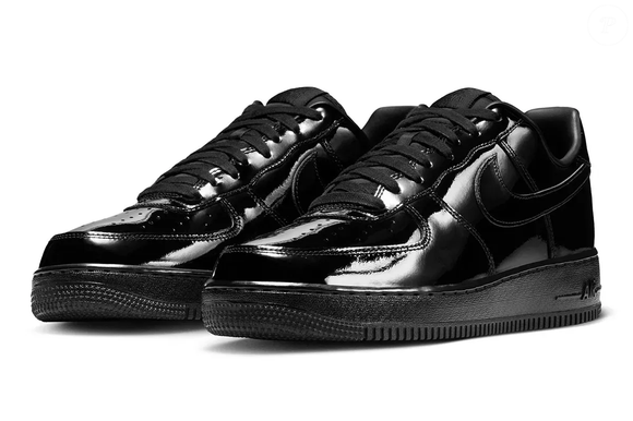 De acordo com as informações divulgadas, pela GQ Espanha, os Nike Air Force 1 Low “Black Patent” têm lançamento previsto para o verão de 2026 no hemisfério norte, entre junho e agosto, com preço estimado em 140 euros, cerca de R$ 845,92 em conversão direta na cotação de hoje sem taxas inclusas